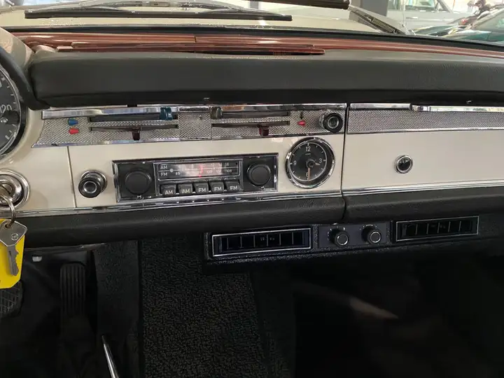 Mercedes SL 230