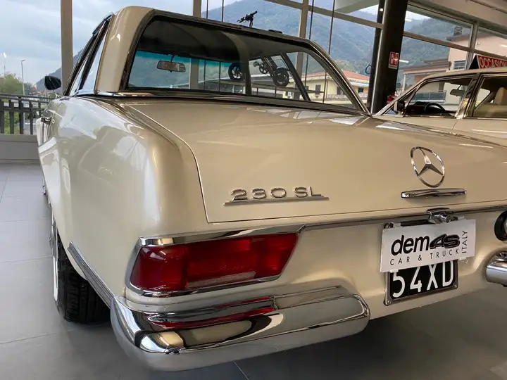 Mercedes SL 230