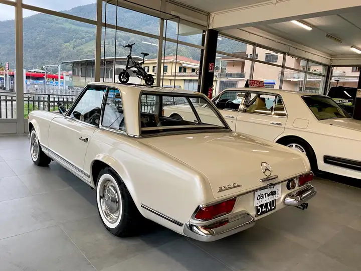 Mercedes SL 230